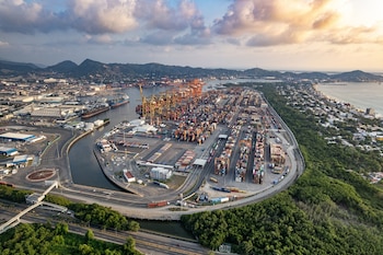 El informe destaca la oportunidad de impulsar parques industriales, polos productivos y plataformas logísticas que permitan integrar territorios y mejorar la eficiencia operativa (Foto: Shutterstock)