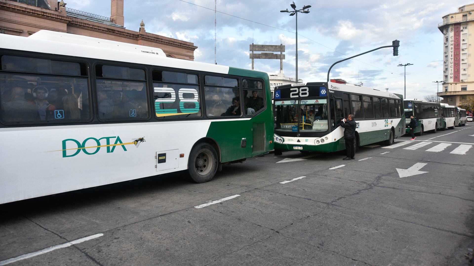 Las cámaras empresarias del transporte alegan crisis económica y demoras en subsidios para justificar el fraccionamiento de pagos (Fotografía: Adrián Escandar)
