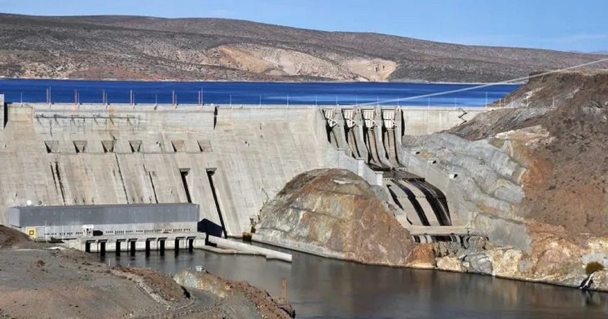 El Gobierno prorrogará las concesiones de las represas del Comahue y retrasa una licitación por USD 500 millones - Infobae