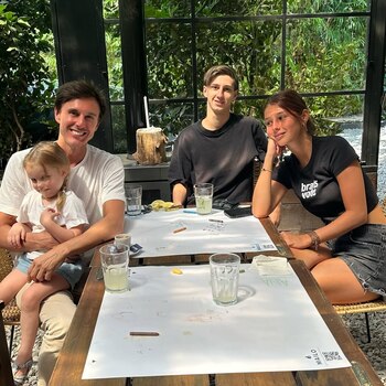 Roberto García Moritán en medio