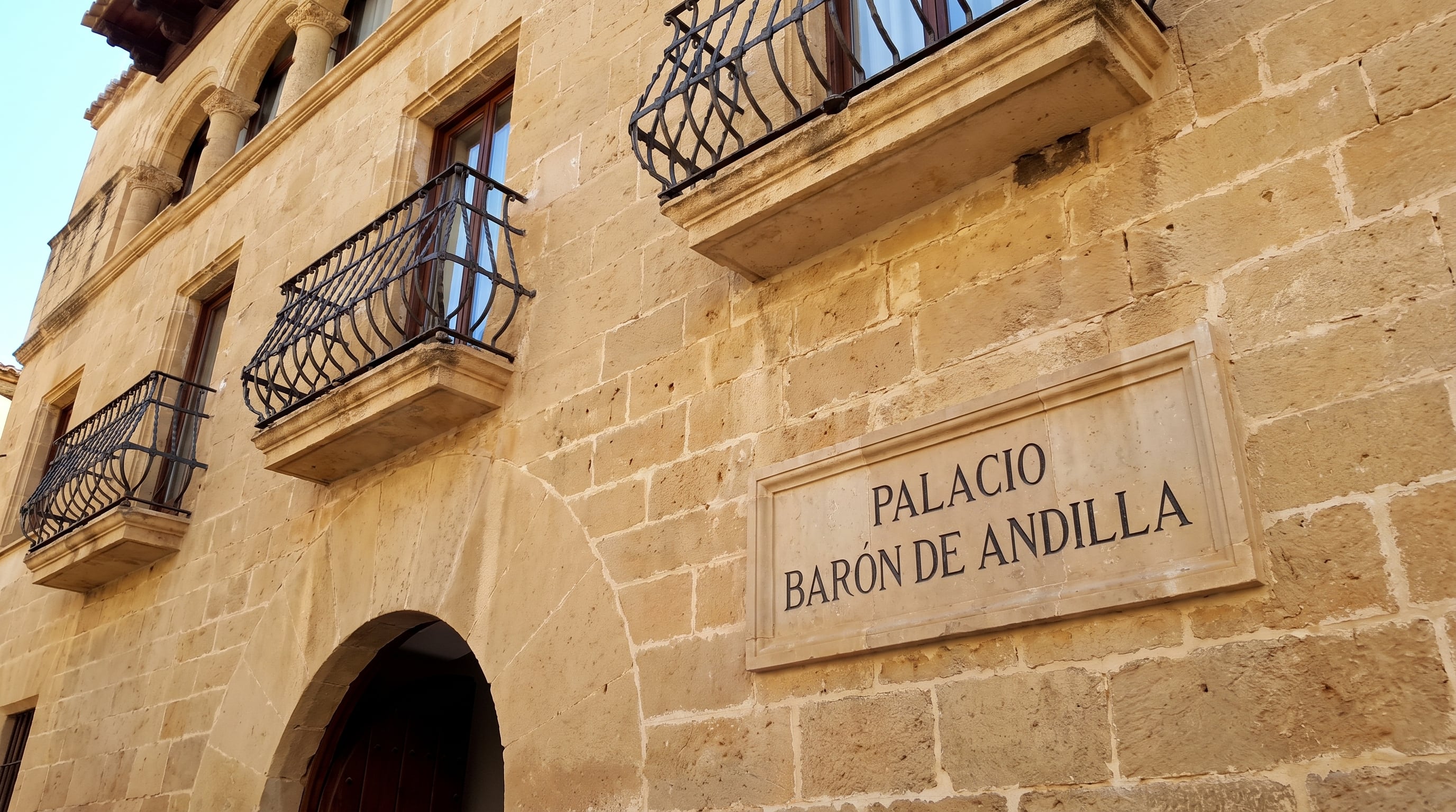 El Palacio Barón de Andilla ha pasado por las manos de diferentes propietarios pero el ayuntamiento del municipio lo convirtió finalmente en un hotel. (Imagen Ilustrativa Infobae)