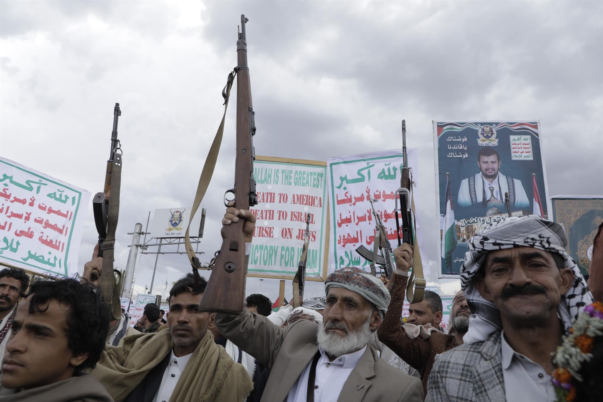 Los hutíes volvieron a amenazar a las embarcaciones que se muevan por el Mar Rojo.