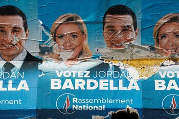 En los casos en los que las urnas no definieron un vencedor final en primera ronda, el sistema francés permite clasificarse para la segunda vuelta a las listas que obtengan al menos un 12,5 % los votos del total de inscritos de una circunscripción (REUTERS/Benoit Tessier)