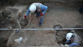 Descubren un recinto pintado de