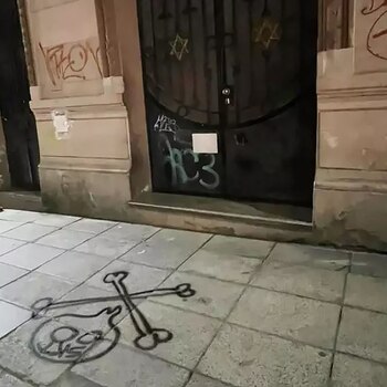 Las pintadas intimidatorias frente al