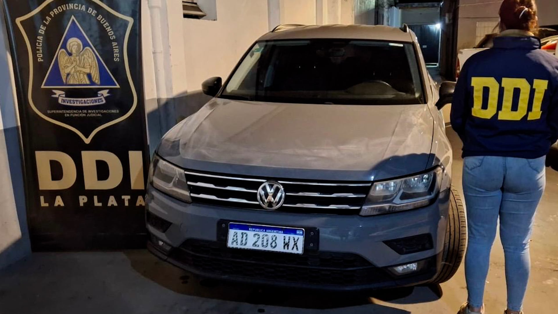 La Volkswagen Tiguan gris secuestrada durante el allanamiento