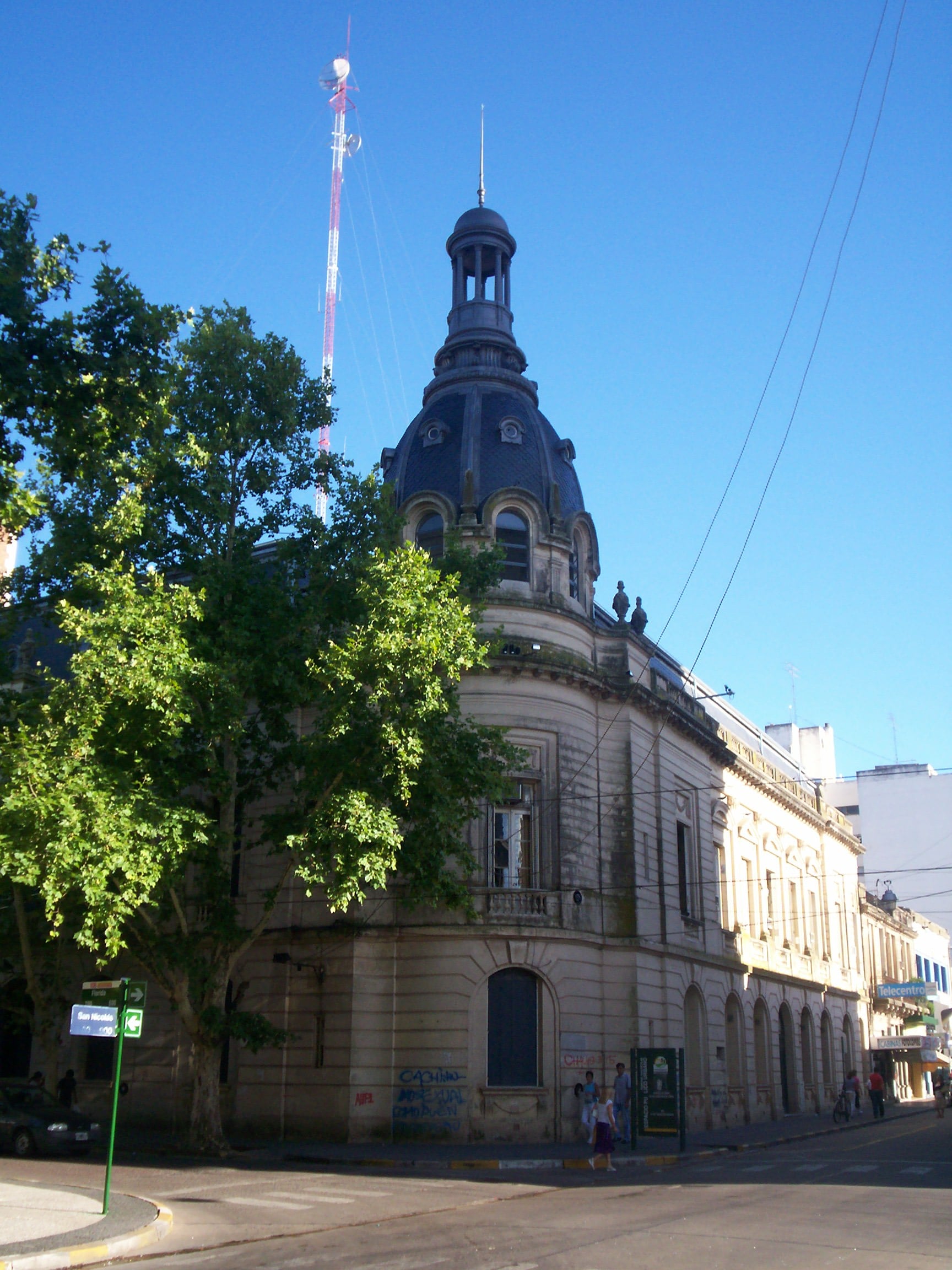 La Municipalidad de Pergamino defendió el cobro de la Tasa de Inspección de Seguridad e Higiene, pero la Corte Suprema cuestionó que la prestación se hubiera tenido por acreditada con controles realizados después de iniciado el juicio (Wikipedia)