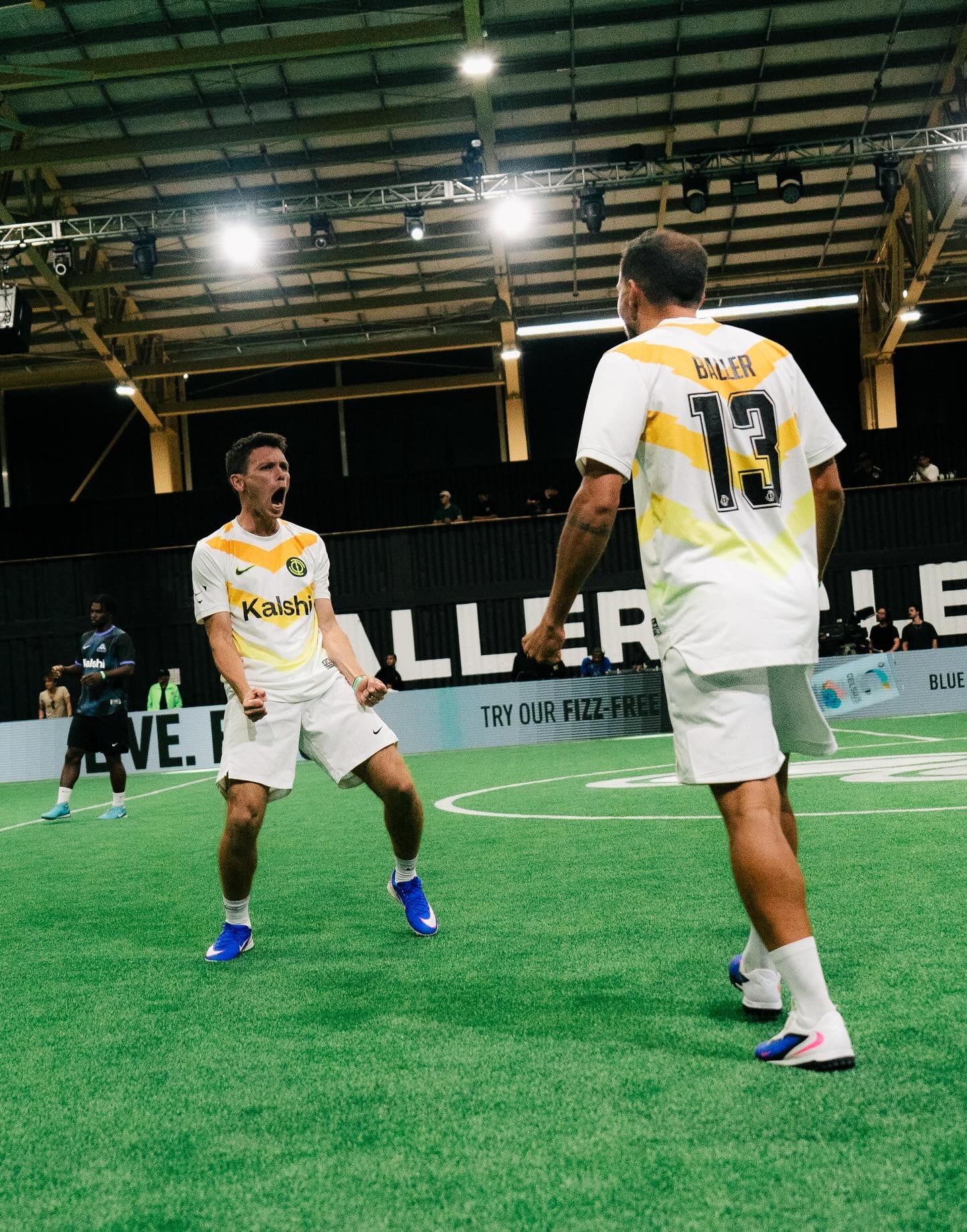 Pourrain también participa en el Showtime FC, un equipo de la Baller League