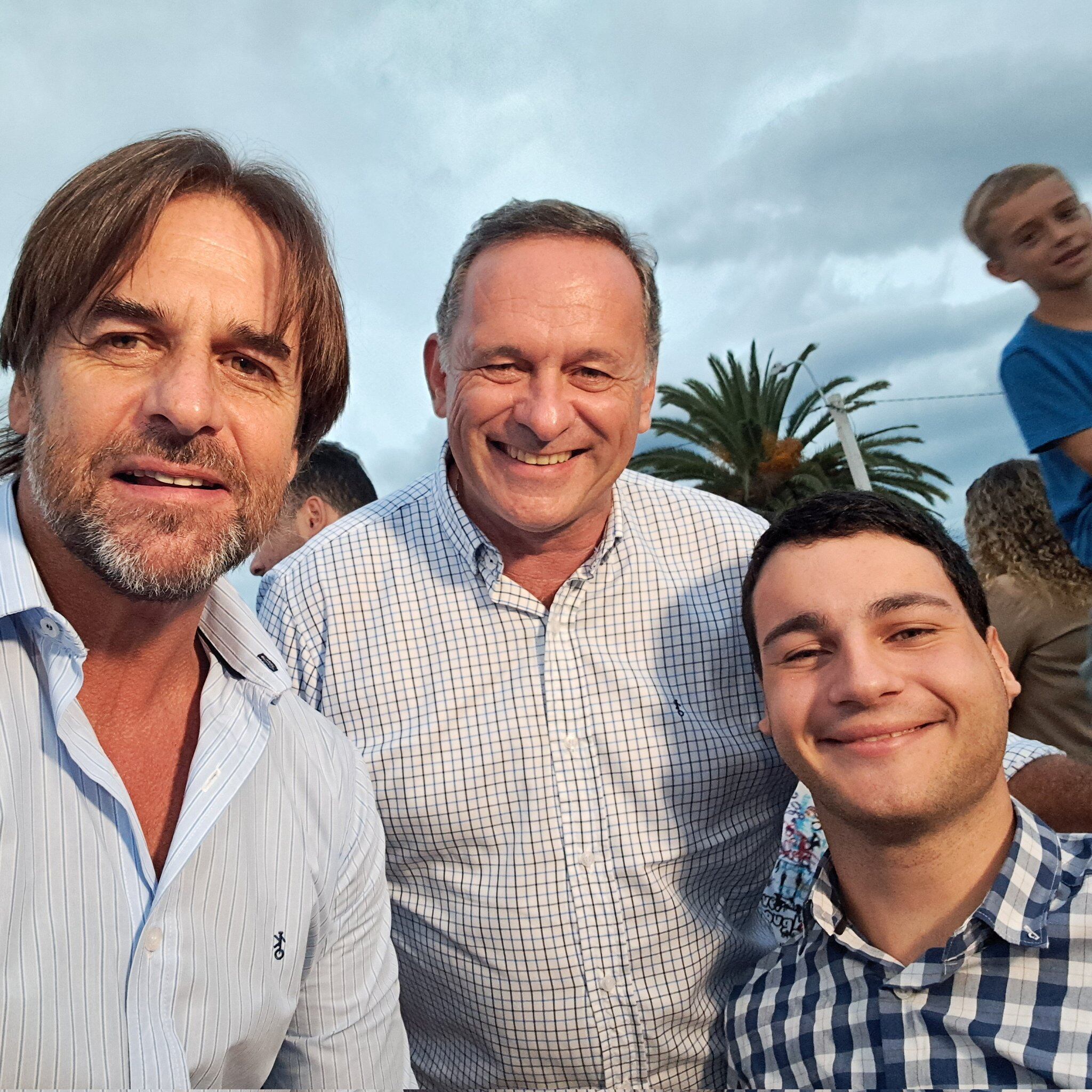 Agustín Cabrera junto a Luis Lacalle Pou y Álvaro Delgado (X Agustín Cabrera)