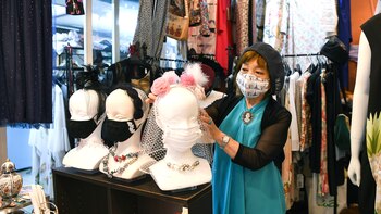 Hisako Kanzaki con una mascarillas