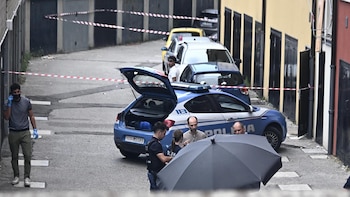 Muere un hombre marroquí inmovilizado por la Policía en Bolonia, Italia