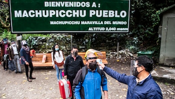 Turistas en Aguas Calientes en
