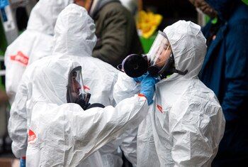 Autoridades sanitarias en Kirkland, Washington,