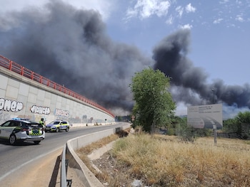 El incendio que afecta al tramo entre Mejorada del Campo y Alcalá de Henares (Adif)