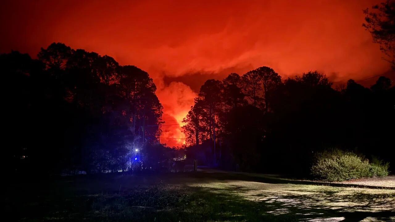 La densa nube de humo provocada por los incendios forestales en Georgia afecta a la calidad del aire en Atlanta y preocupa a residentes y autoridades