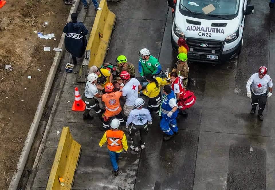 Una paciente de seis años requiere ventilación mecánica invasiva debido a la gravedad de sus lesiones. (Cortesía: Voluntarios Salvadoreños)