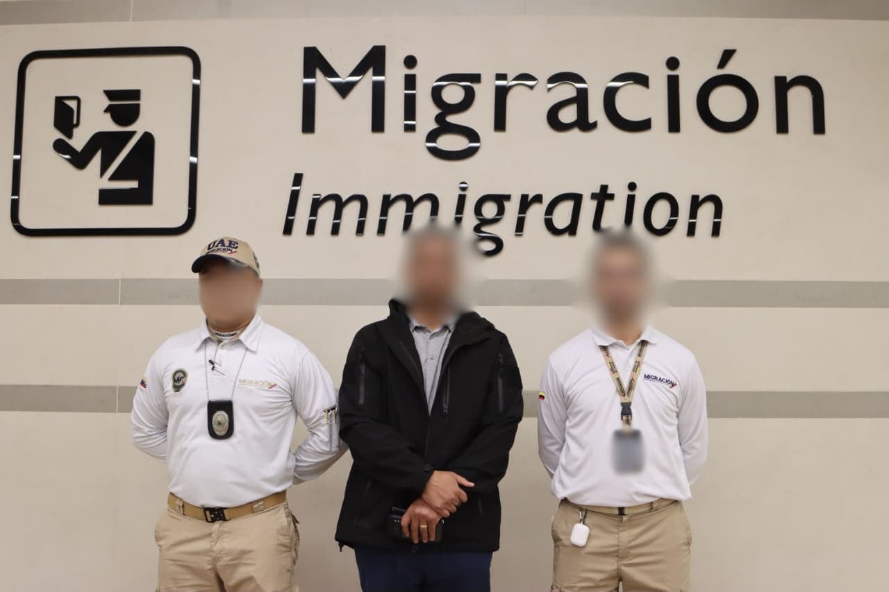 La acción coordinada entre Migración Colombia y plataformas internacionales evitó la entrada a varias personas tras encontrar pruebas de itinerarios y servicios previamente contratados orientados a fiestas privadas - crédito Esteban Mantilla / Migración Colombia