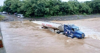 La falta de un puente sobre el río Túnico se arrastra desde 2015 y la obra adjudicada por 19.5 millones de quetzales quedó inconclusa y bajo denuncias penales.