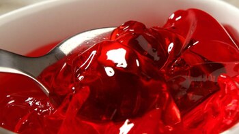 Básicamente, le compramos gelatina o