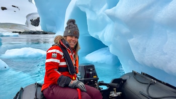 Cavicchia posa a bordo de