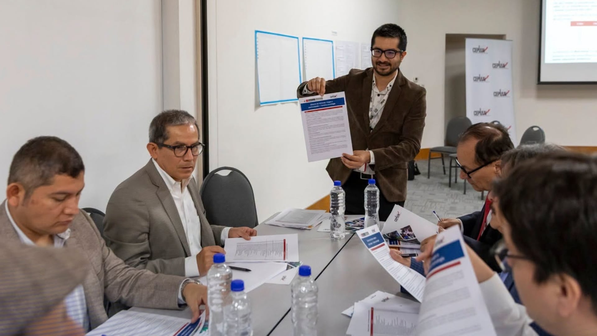 Especialistas participan en un taller de planificación prospectiva organizado por el Ceplan para analizar el desarrollo del Perú hacia el año 2037. (@ceplan)