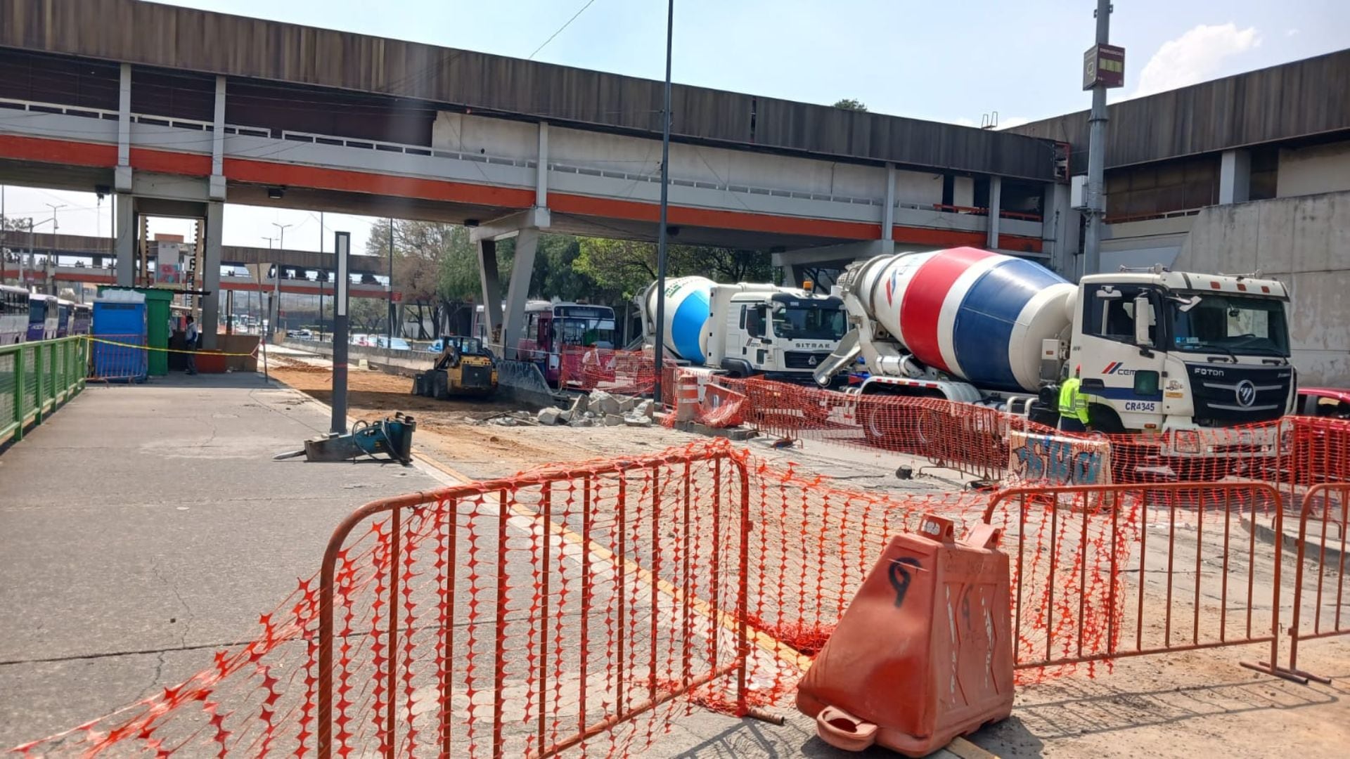 En el paradero de Universidad se están realizando una serie de obras de movilidad (Infobae México/ Jaqueline Viedma)