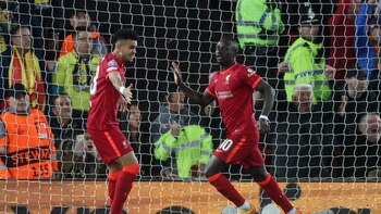 Liverpool mueve su plantilla y