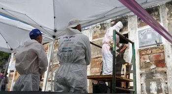 Funcionarios de la Unidad de Búsqueda en medio de la operación en la que se rescataron 21 cuerpos de personas desaparecidas. Foto: Unidad de Búsqueda