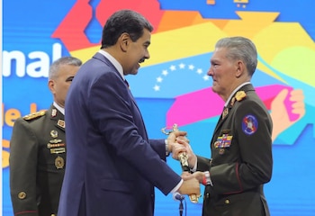 El ascenso del coronel retirado