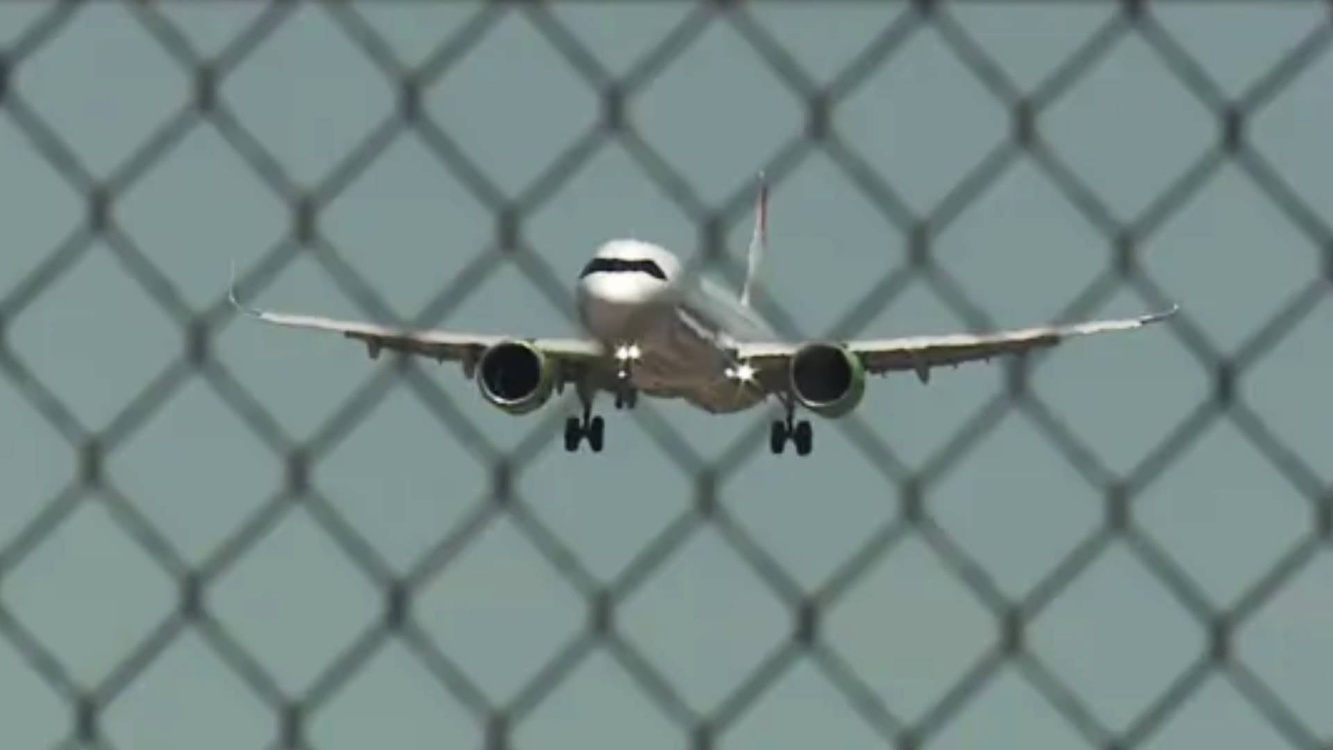 El vuelo 1681 de United Airlines con destino a Newark regresó a Las Vegas poco después del despegue por una amenaza de secuestro. (KTNV)