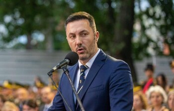 El ministro de Defensa, que