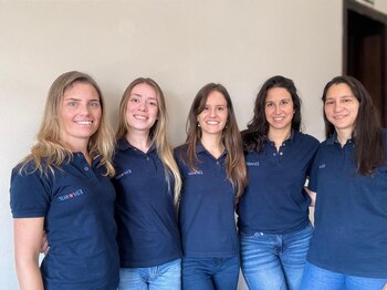 El equipo se completa con