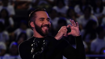 Bukele felicita a la presidenta