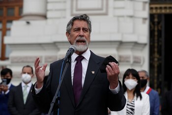 Francisco Sagasti, presidente interino de Perú (EFE/Paolo Aguilar)