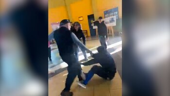 En Quilpué, dos padres citados por una riña entre sus hijos también se trenzaron a golpes.