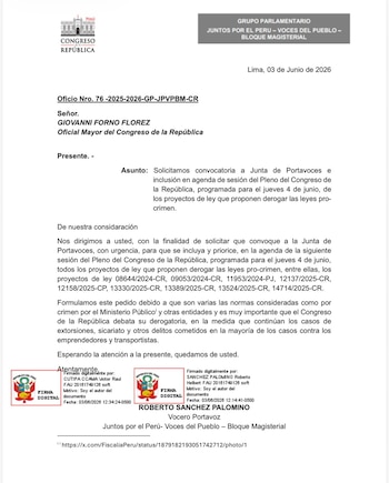 Documento oficial del Grupo Parlamentario Juntos por el Perú, dirigido al Congreso, solicitando la derogación de varias leyes, con sellos y firmas digitales visibles