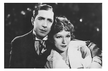 Felipe Pigna - Carlos Gardel