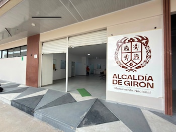 La Alcaldía de Girón sostuvo que el colegio hizo la preinscripción, pero no completó el pago dentro de los plazos definidos por el Gobierno nacional - crédito Alcaldía de Girón Santander
