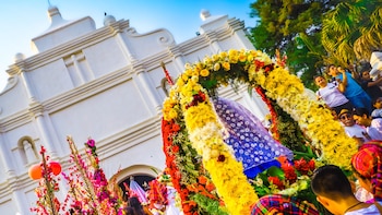 Durante la festividad, cientos de familias y visitantes se unen al ritmo de danzas, comidas típicas y procesiones que resaltan la identidad de Panchimalco como un epicentro cultural reconocido internacionalmente por la UNESCO (Foto cortesía UNESCO)