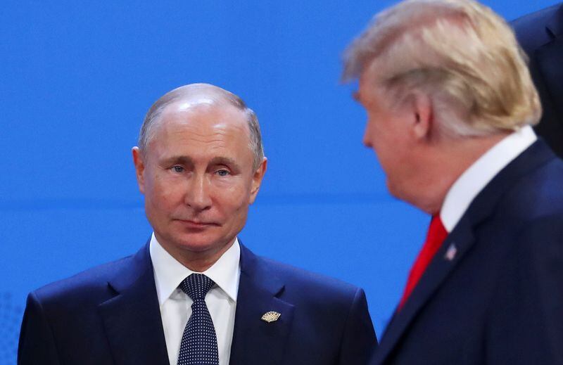 Esta semana, el presidente estadounidense Donald Trump sostuvo una conversación telefónica con el presidente ruso Vladimir Putin. La Casa Blanca afirmó que no se logró ningún avance hacia una solución del conflicto. Por su parte, el Kremlin indicó que Putin mantendrá sus objetivos militares (REUTERS/Marcos Brindicci)
