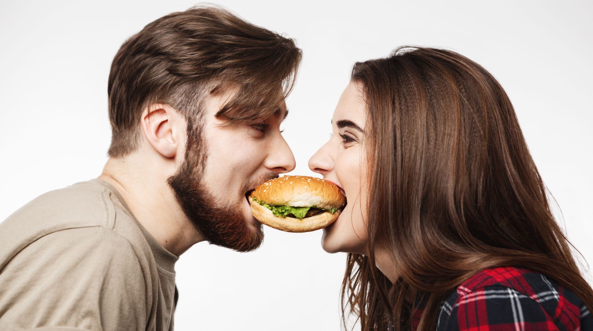 Cada 3 de noviembre se celebra el Día Mundial del Sándwich, una jornada dedicada a rendir homenaje a una de las preparaciones más universales, símbolo de rapidez, versatilidad y unión cultural. (Freepik)