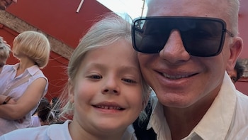 Diplomas, abrazos y sonrisas: el