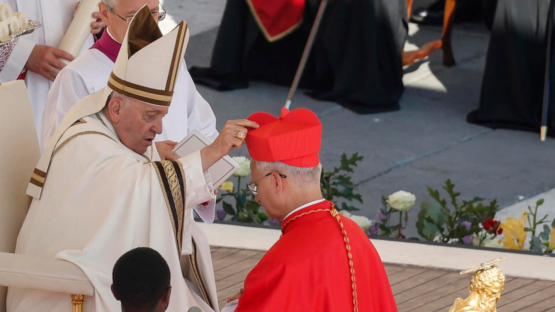 Vatican City (Vatican City State (Holy See)), 08/05/2025.- (FILE) - New Cardinal Robert Francis Prevost receives his biretta as he is appointed cardinal by Pope Francis during a consistory ceremony in Saint Peter