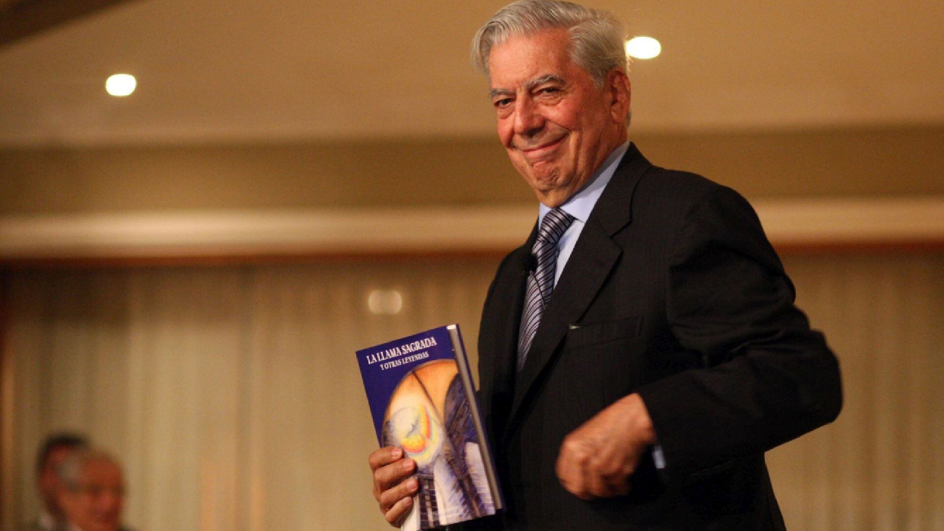 Mario Vargas Llosa fue galardonado en 1986 con el premio Príncipe de Asturias. Su trayectoria ya apuntaba al Nobel que llegaría en 2010, tras décadas de narrativa vibrante y comprometida. (Andina)