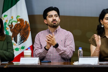 Enrique Inzunza Cázarez es un político sinaloense y actual senador de la República por Morena.