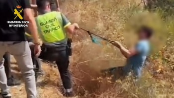 Hace un ‘simpa’, huye durante 100 kilómetros y acaba en un rescate inesperado entre las zarzas