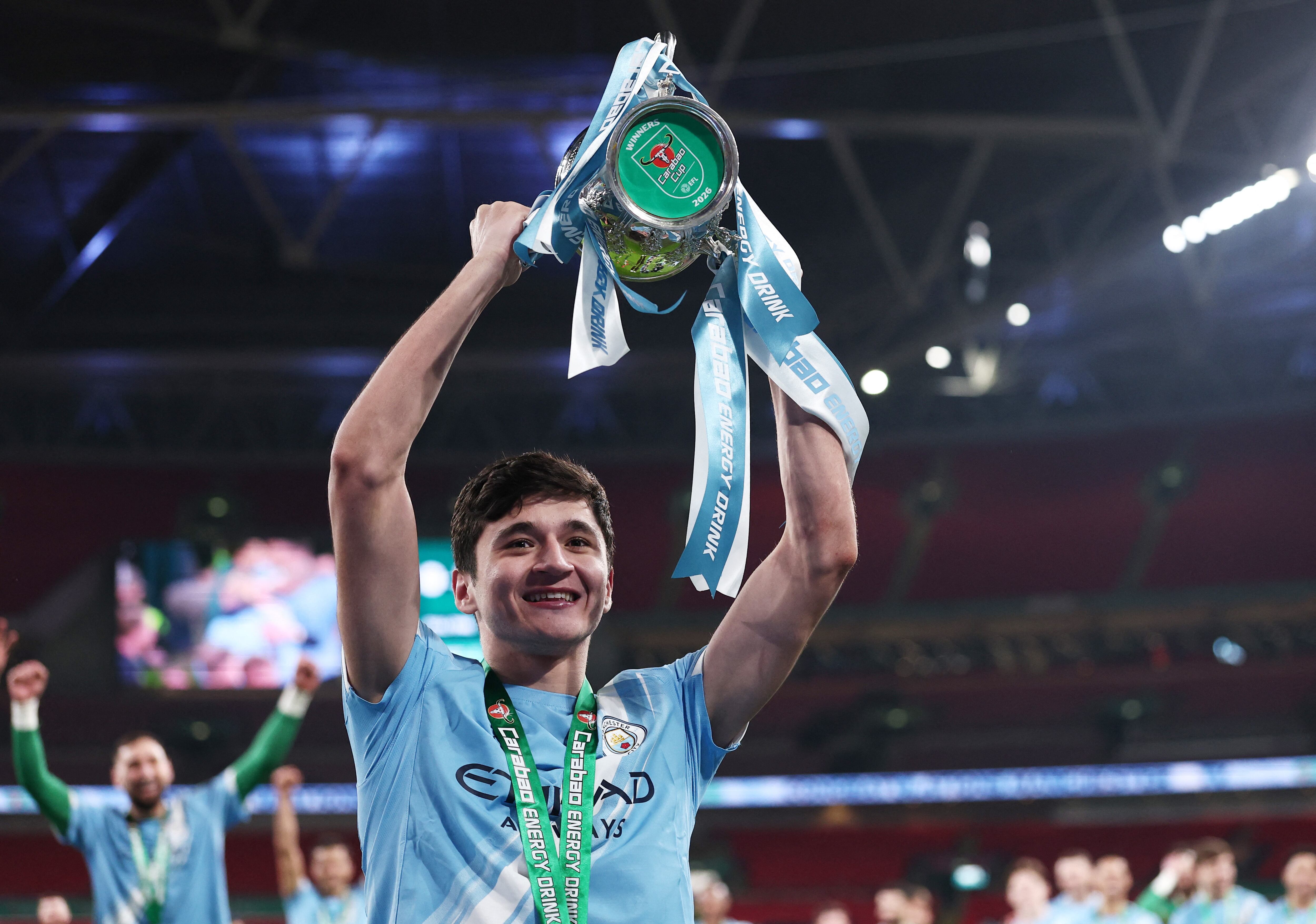 Abdukodir Khusanov y su alegría al ganar la Copa de la Liga de Inglaterra en el estadio de Wembley, el 22 de marzo de 2026-crédito David Klein/REUTERS