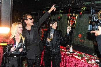 Soledad Aquino junto a Cande