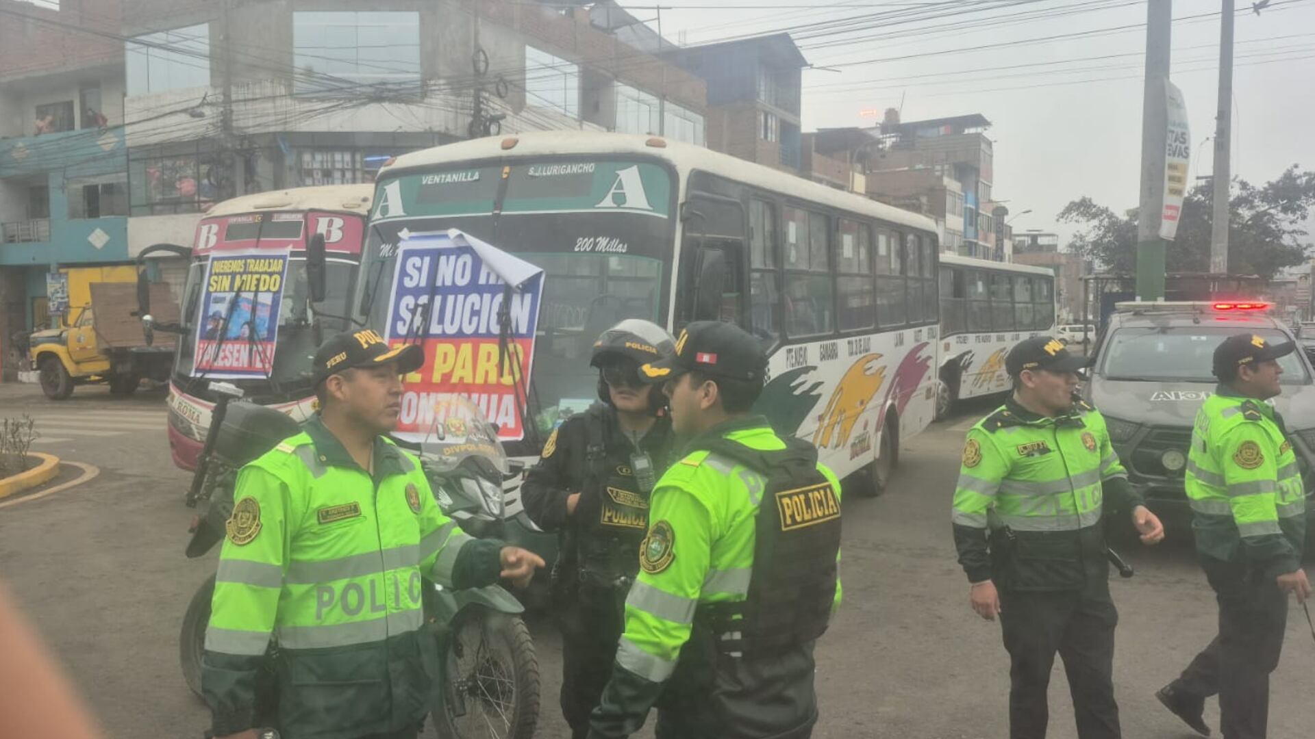 Transportistas invaden vía y bloquean por protestas en SJL| Difusión