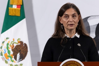 La Subsecretaria de Desarrollo Cultural de la Secretaría de Cultura del Gobierno de México, Marina Núñez Bespalova, tenis Adidas acuerdo infraestructura comunidad de Villa Hidalgo Yalálag
